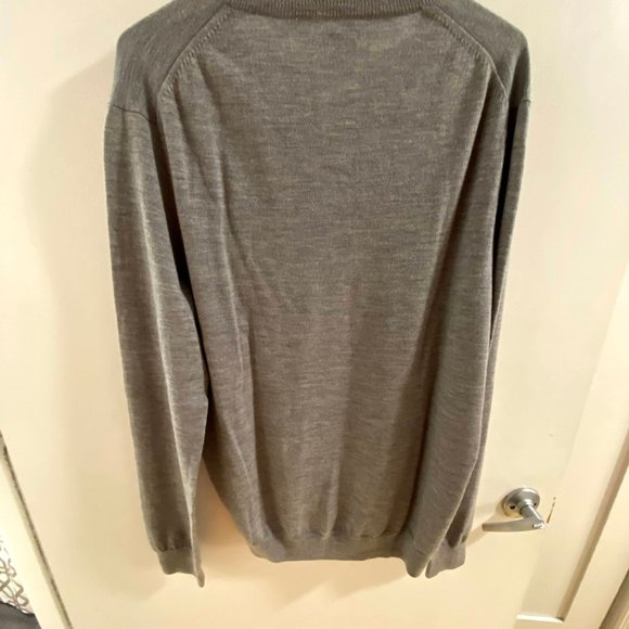 J Crew Washable Merino Wool V Neck Sweater - Picture 3 of 3